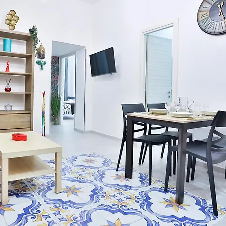 Guesthost - Dimora Leone Relais 아파트