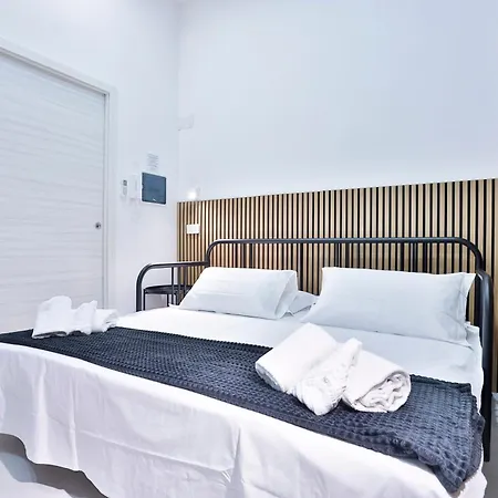 Guesthost - Dimora Leone Relais 아파트 *