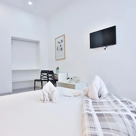 Guesthost - Dimora Leone Relais 아파트 *