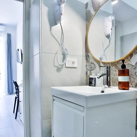 Guesthost - Dimora Leone Relais 아파트