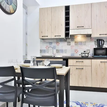 Guesthost - Dimora Leone Relais * Неаполь