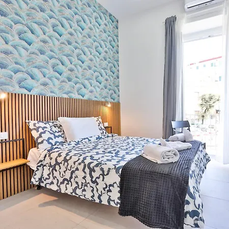 Guesthost - Dimora Leone Relais * Неаполь