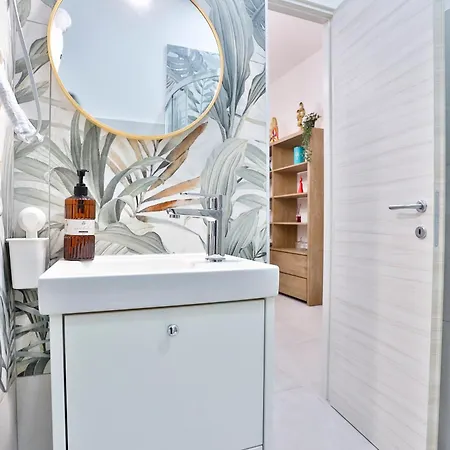 Guesthost - Dimora Leone Relais Апартаменты Неаполь