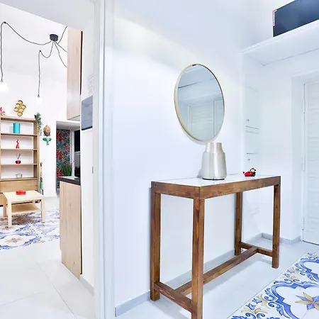 Guesthost - Dimora Leone Relais * Неаполь