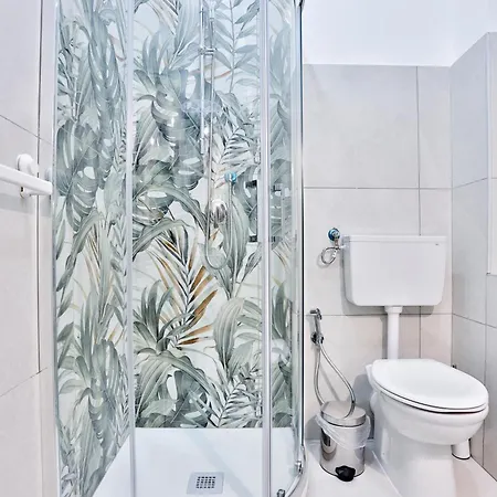 Guesthost - Dimora Leone Relais Апартаменты Неаполь